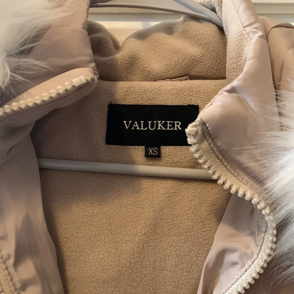beige colored winter jacket, the fur on the hood is detachable, size xs - Picture 2 of 3